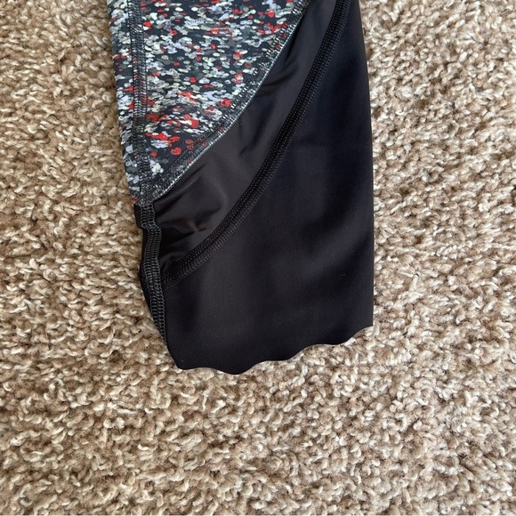 Lululemon•Wunder Under High Rise Crop 23”•Scallop•Luxtreme•Water Blossom Multi - Picture 4 of 9